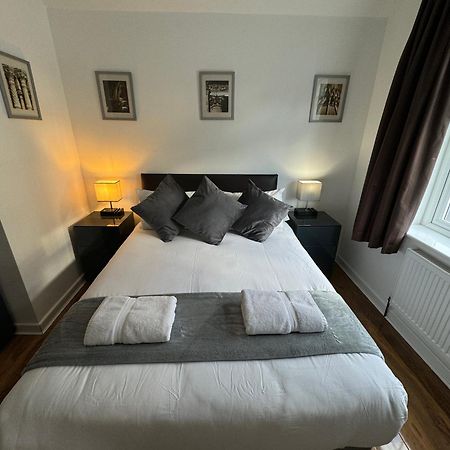 Oakhurst Gatwick B&B ครอว์ลีย์ ภายนอก รูปภาพ