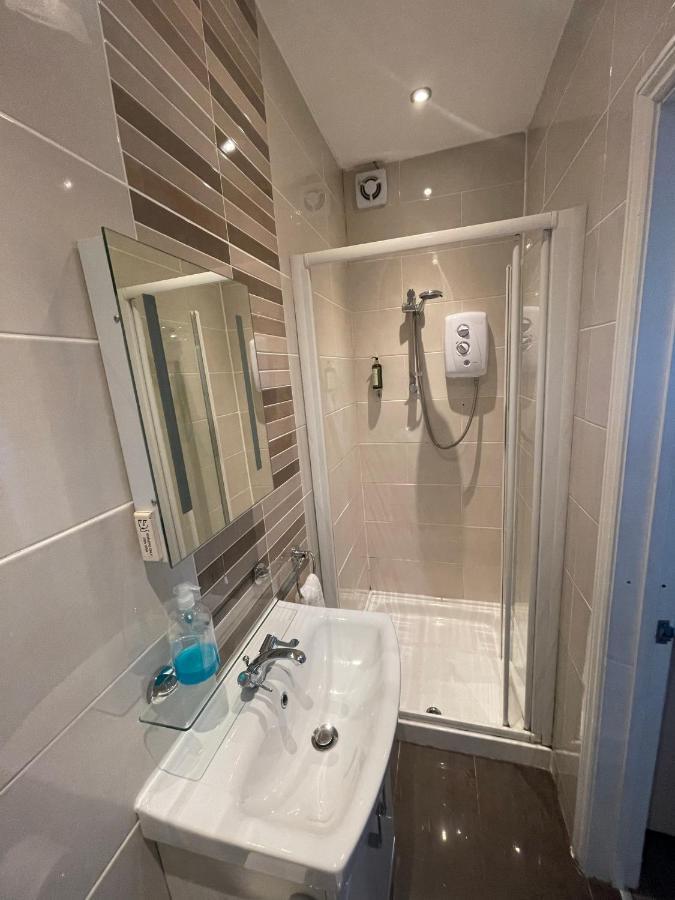 Oakhurst Gatwick B&B ครอว์ลีย์ ภายนอก รูปภาพ