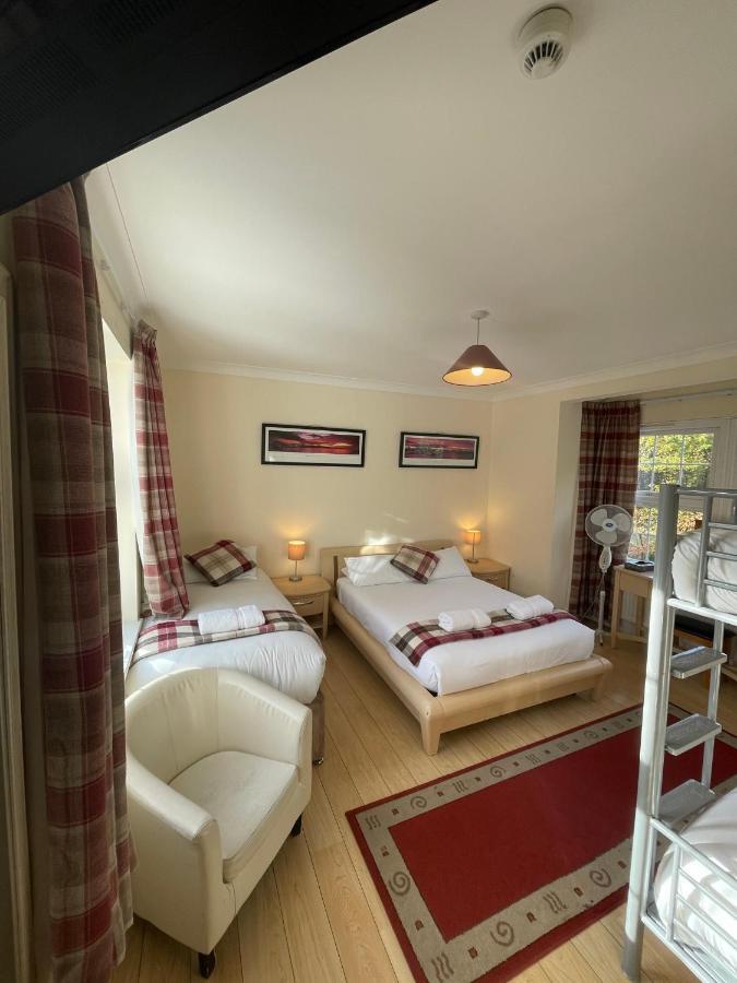 Oakhurst Gatwick B&B ครอว์ลีย์ ภายนอก รูปภาพ