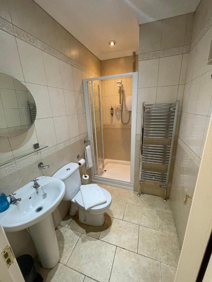 Oakhurst Gatwick B&B ครอว์ลีย์ ภายนอก รูปภาพ