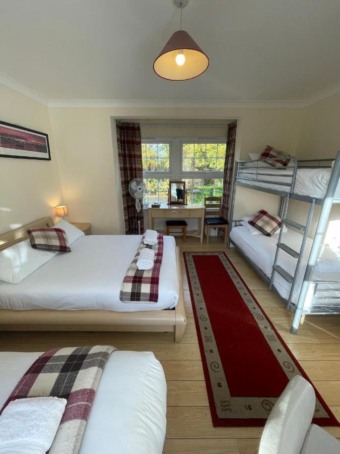 Oakhurst Gatwick B&B ครอว์ลีย์ ภายนอก รูปภาพ
