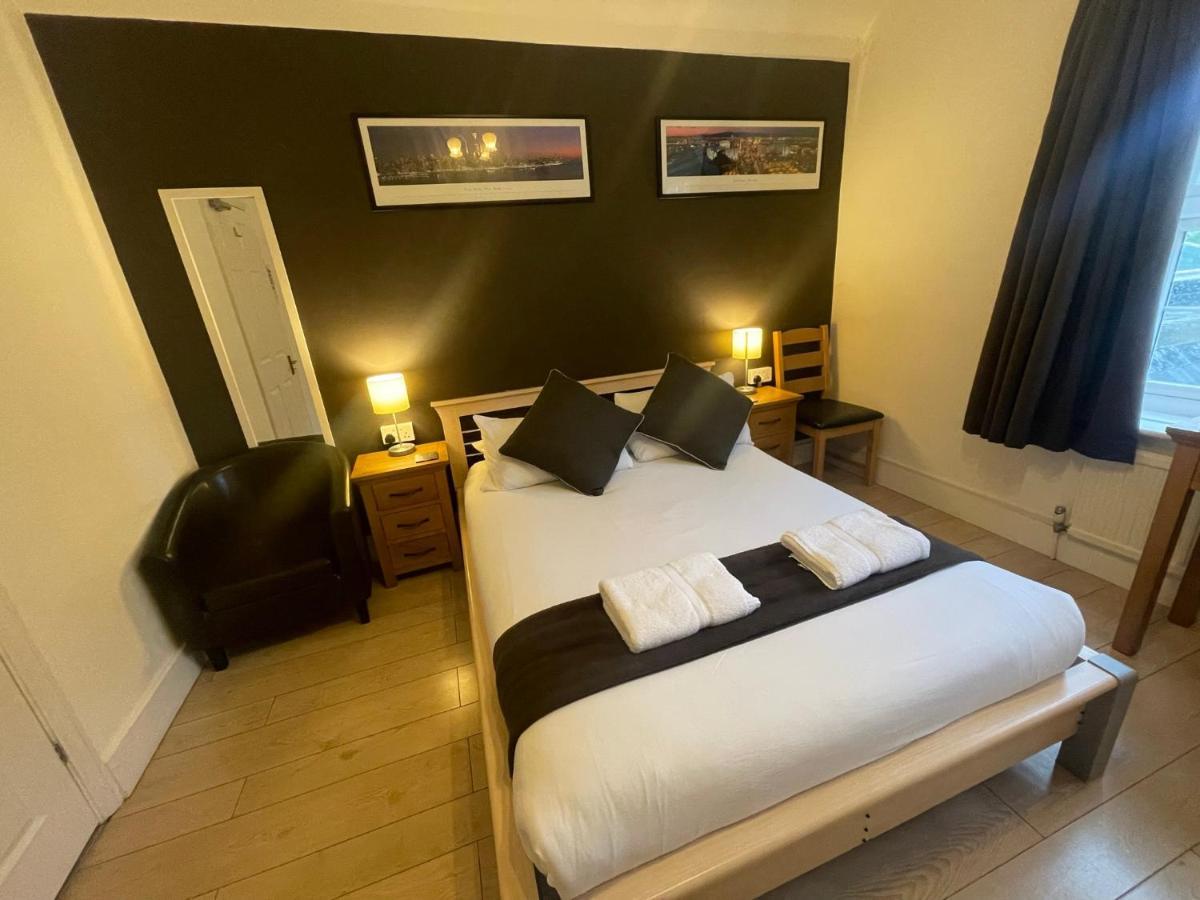 Oakhurst Gatwick B&B ครอว์ลีย์ ภายนอก รูปภาพ