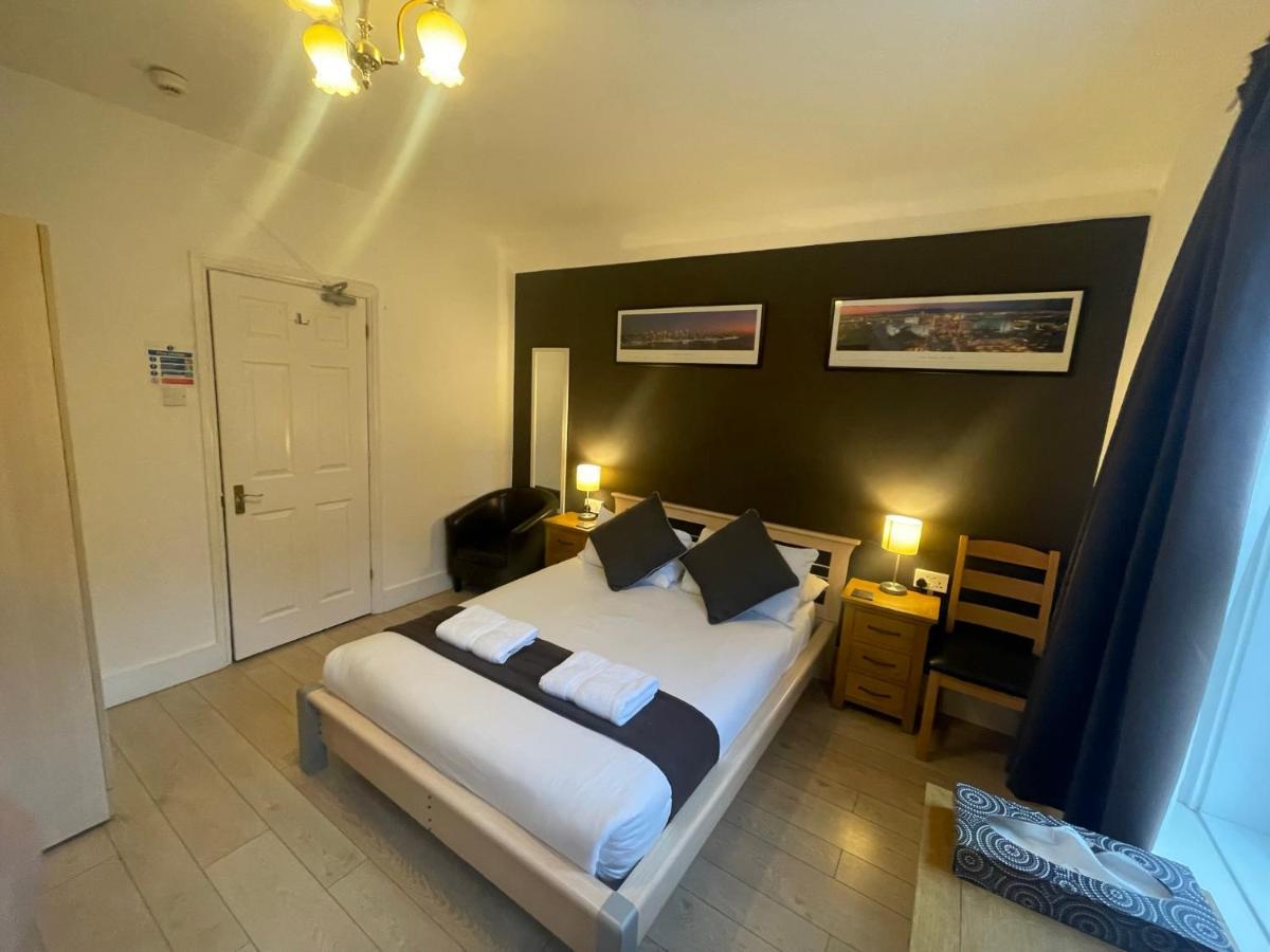 Oakhurst Gatwick B&B ครอว์ลีย์ ภายนอก รูปภาพ