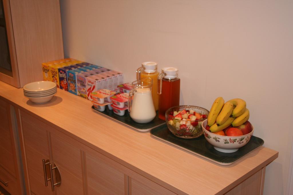Oakhurst Gatwick B&B ครอว์ลีย์ ภายนอก รูปภาพ