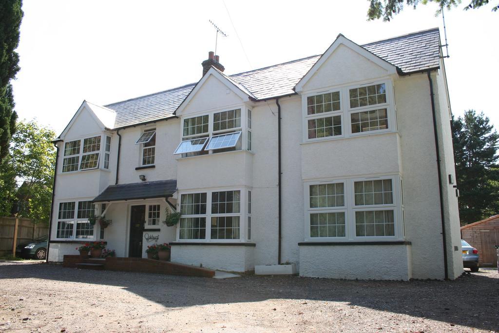 Oakhurst Gatwick B&B ครอว์ลีย์ ภายนอก รูปภาพ