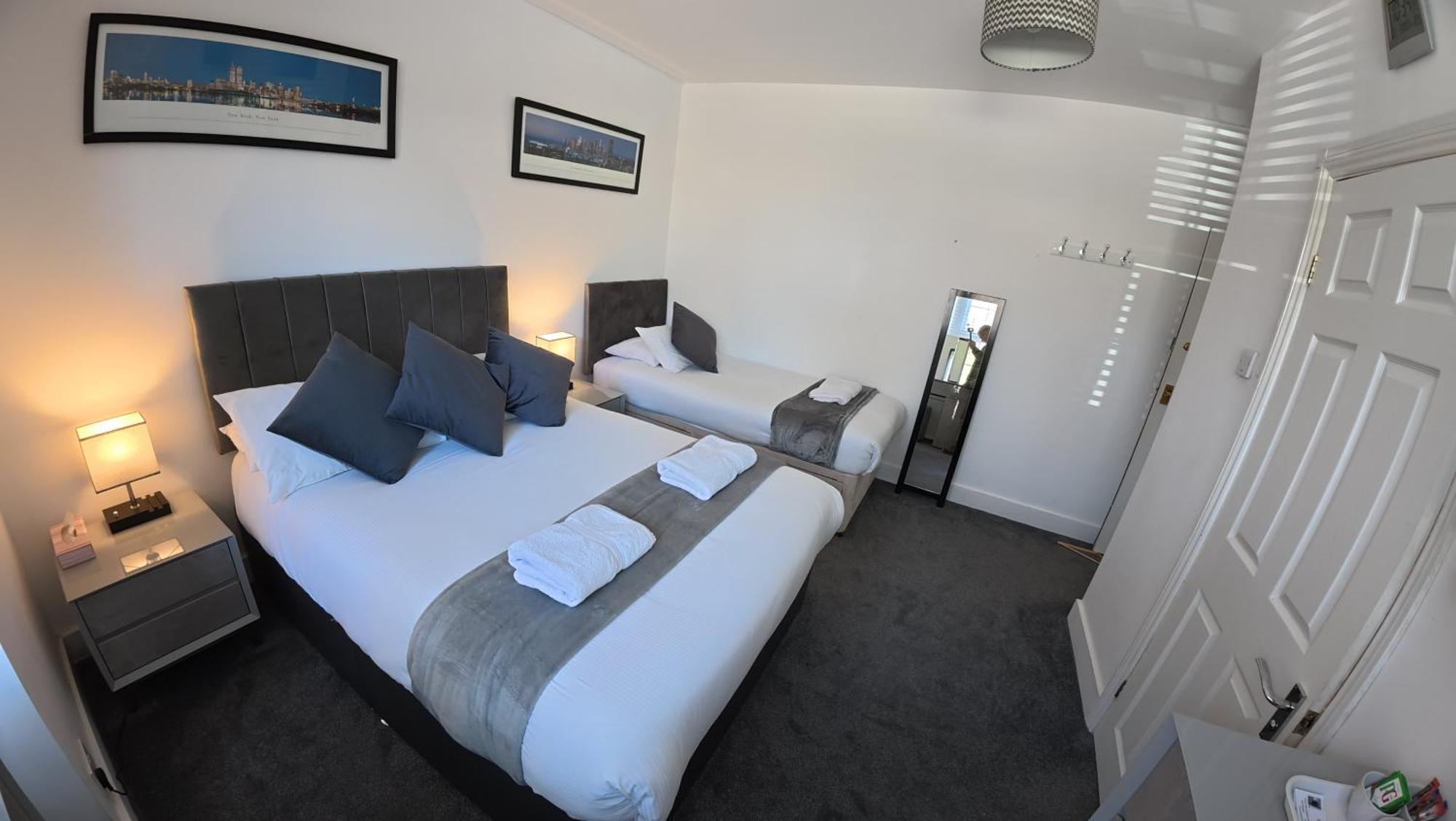 Oakhurst Gatwick B&B ครอว์ลีย์ ภายนอก รูปภาพ