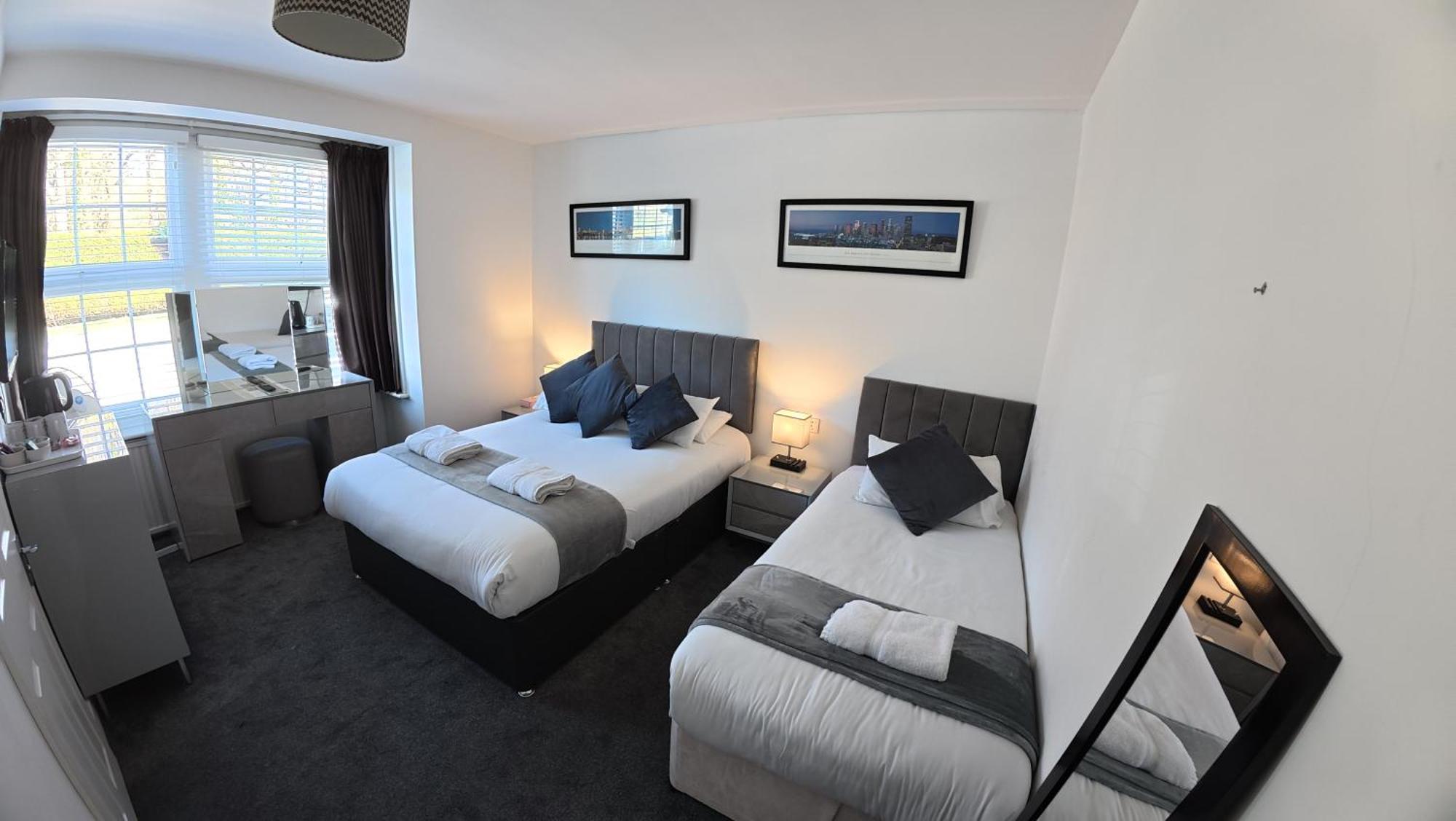 Oakhurst Gatwick B&B ครอว์ลีย์ ภายนอก รูปภาพ
