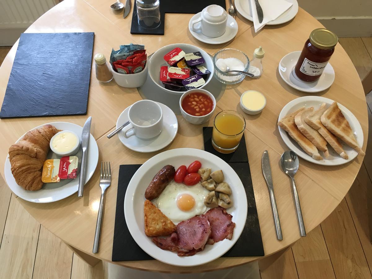 Oakhurst Gatwick B&B ครอว์ลีย์ ภายนอก รูปภาพ